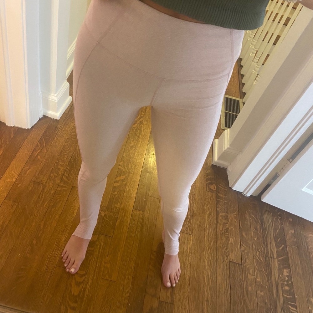 Light pink yoga leggings with heel strap